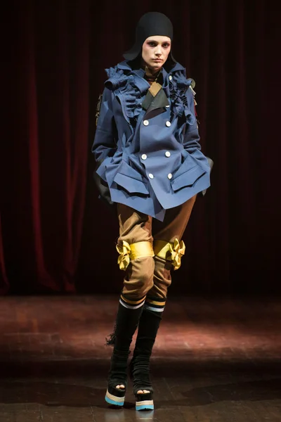 Look 10